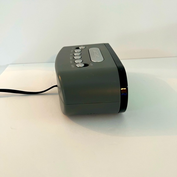 SHARP Alarm Clock Digital LED USB Charging Power Port with 2 AMP High-Speed - Picture 6 of 10